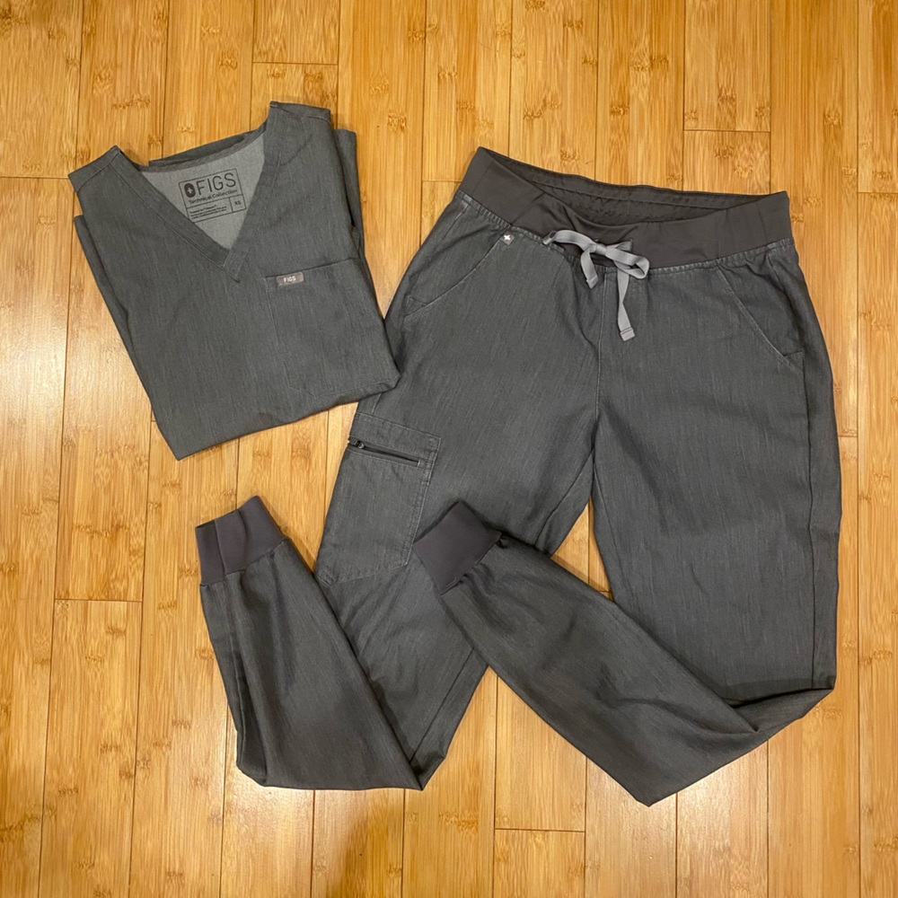 FIGS Scrub Set-XS Catarina One Pocket Top, Small Tall Zamora Joggers-Graphite